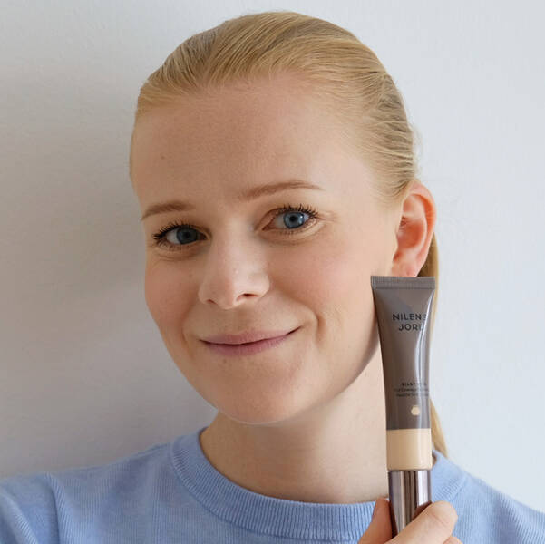 Vi tester Silky Skin Foundation fra Nilens Jord