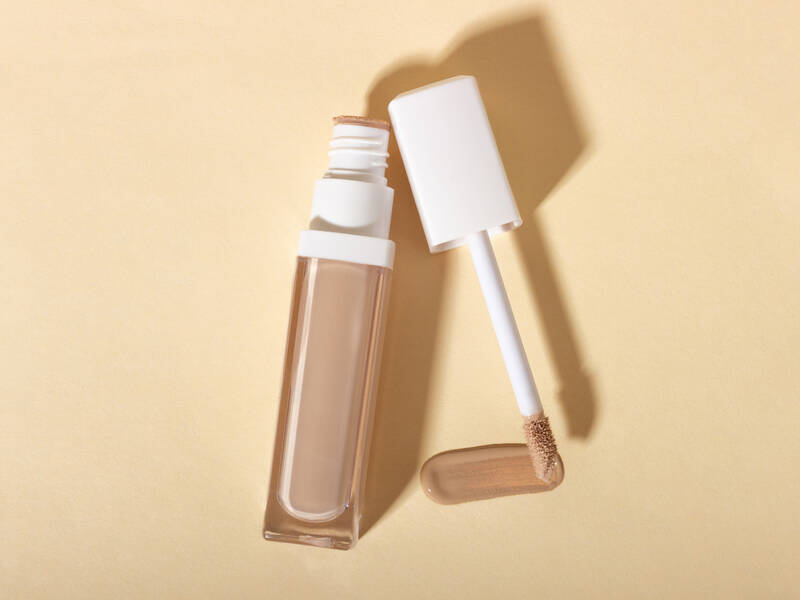 Tutorial: Sådan lægger du makeup, der dækker rødme
