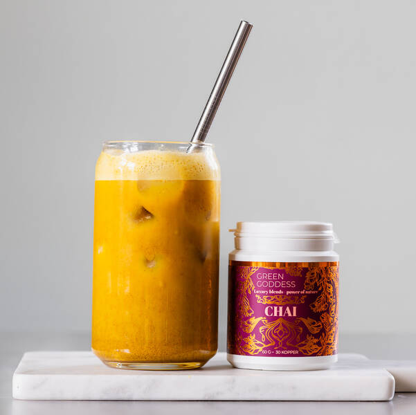 Forfriskende Iced Chai med havremælk 