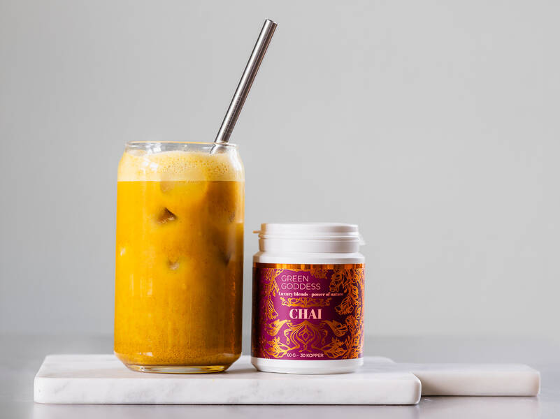 Forfriskende Iced Chai med havremælk 