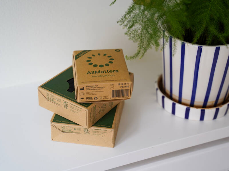Sådan bruger du menstruationstrusser og -kop