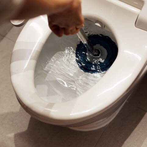 Stoppet toilet? Sådan gør du