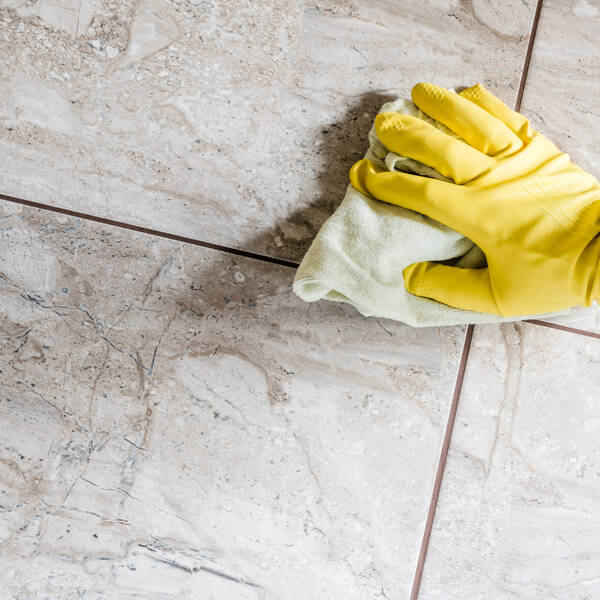 Sådan fjerner du kalk på fliserne