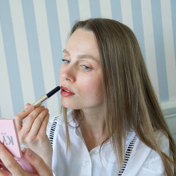 Get ready with Pernille: Full-face metallic makeup