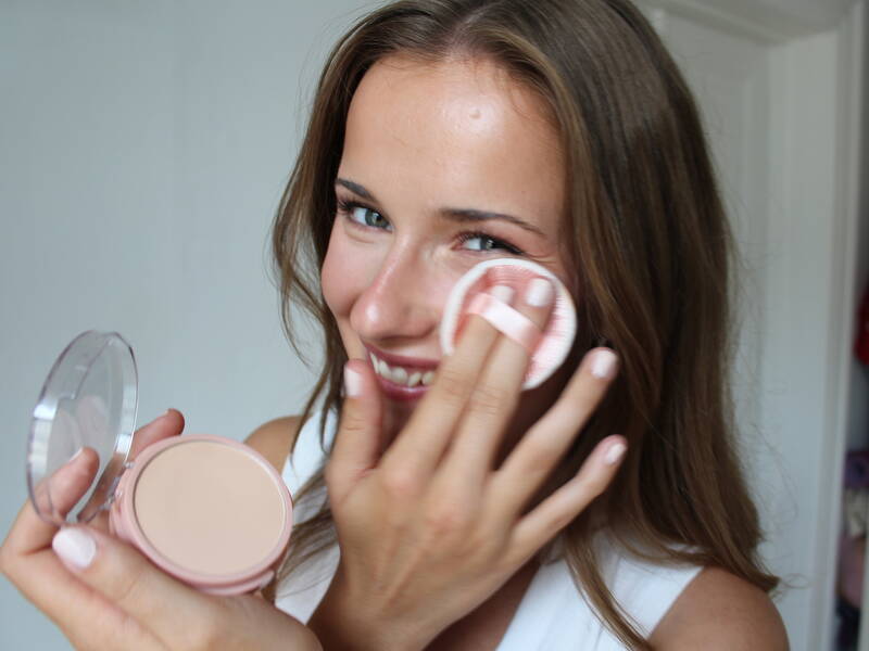 Glowy makeup med e.l.f.