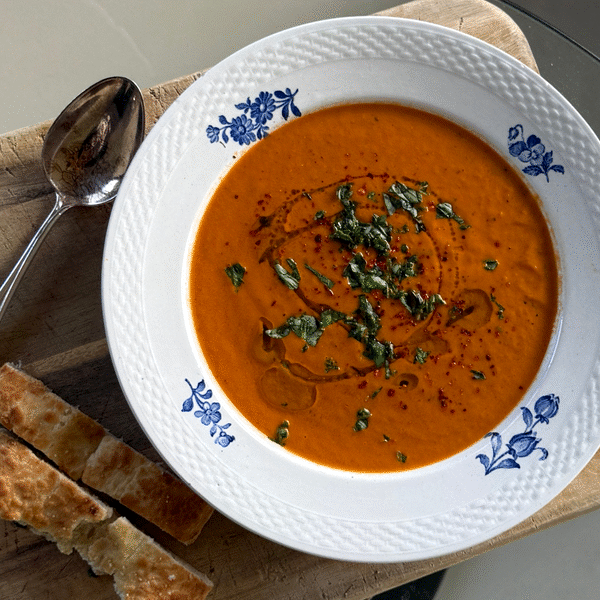 Opskrift: Cremet tomatsuppe med ovnbagte tomater
