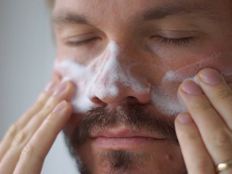 Hudpleje til mænd: Nem og effektiv rutine