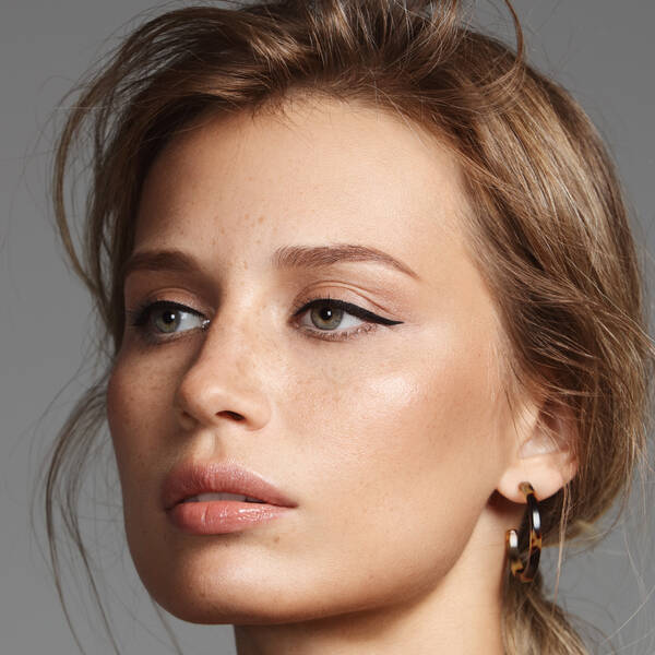 Sådan laver du den perfekte winged eyeliner