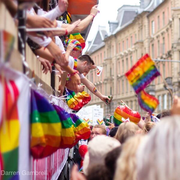 Sådan er du solidarisk med regnbuebevægelsen