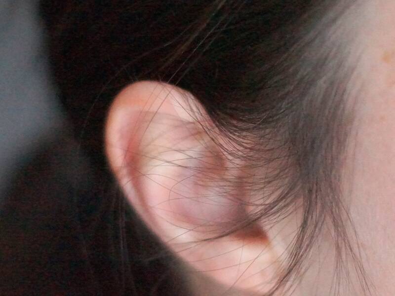 Sådan holder du ørerne rene – uden vatpinde