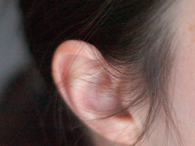 Sådan holder du ørerne rene – uden vatpinde