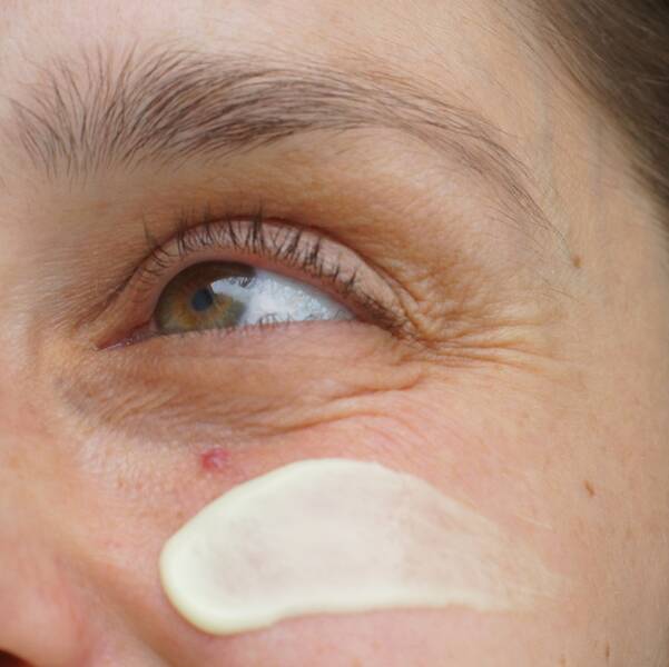 Fast hud og solbeskyttelse: Guide til 40+ hudpleje