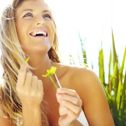 Beconfident - kvinde med hvidt smil