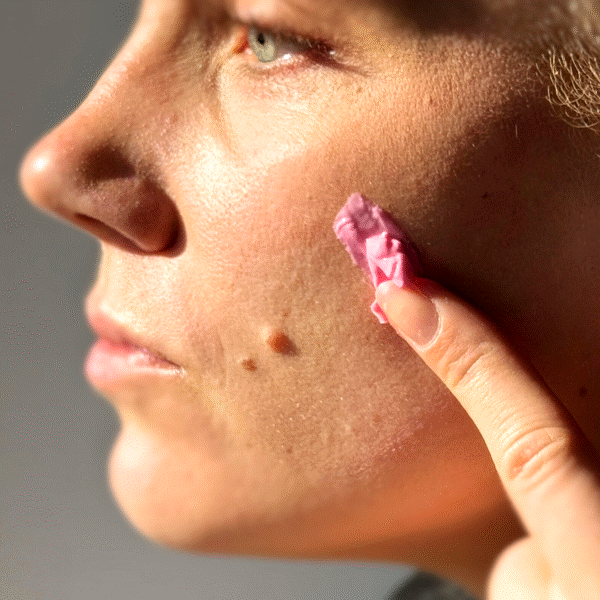 Skånsom hudpleje med B12 vitamin til sensitiv hud