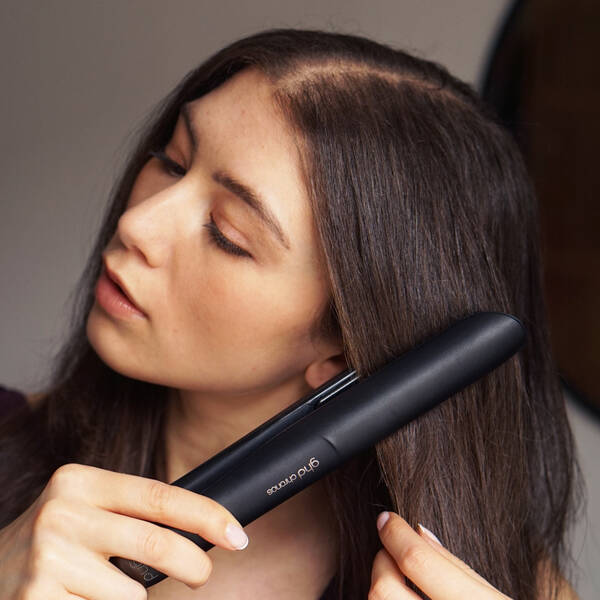 Vi guider: Glat hår og krøller med GHD glattejern 