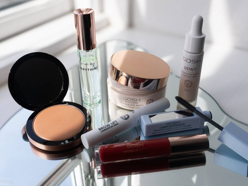 Glødende sommerhud og let makeup på få minutter
