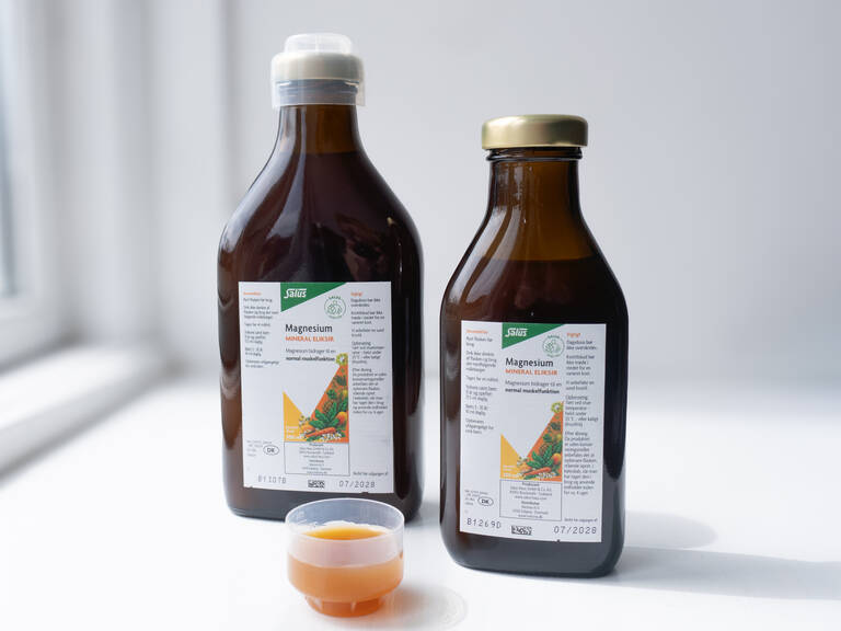 Flydende magnesium med frugtsaft og urter