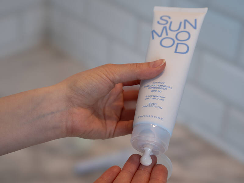 Naturlig sommerglød: SPF, glow og makeup i ét
