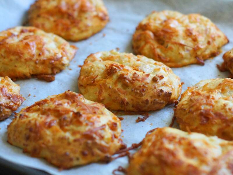 Pizza boller med hytteost: Nem snack til madpakken